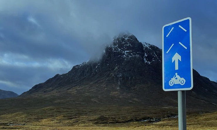 New Scottish road markings promote safer cornering_thumb